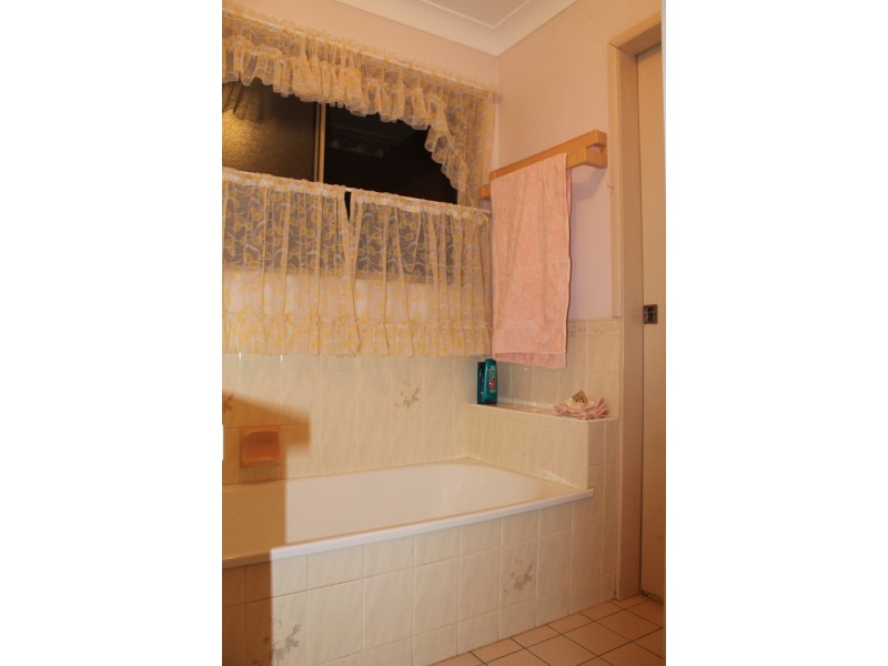 12 Douglas Street, Gracemere QLD 4702