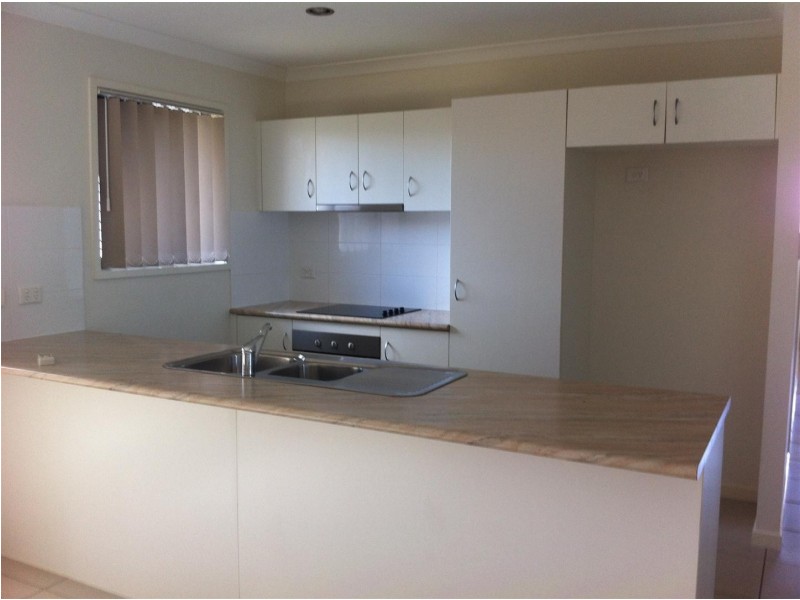 27 Viney Street, Gracemere QLD 4702