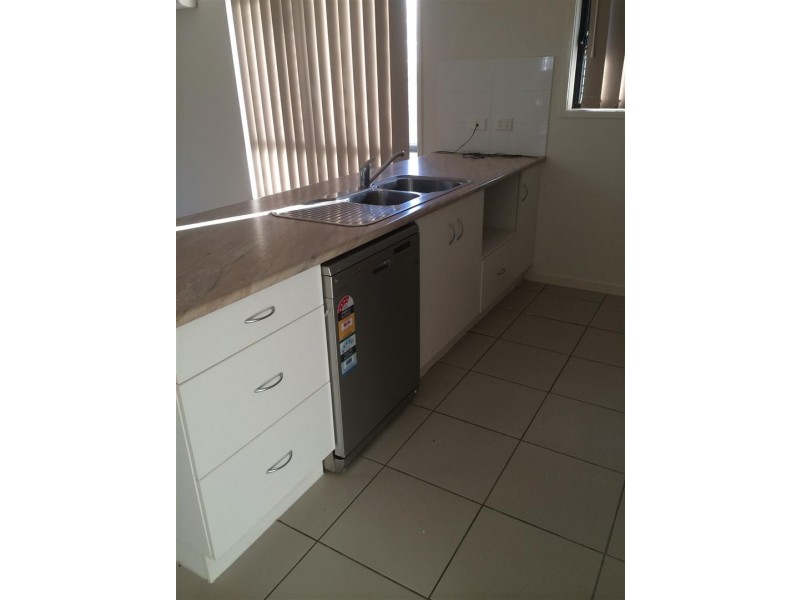 27 Viney Street, Gracemere QLD 4702