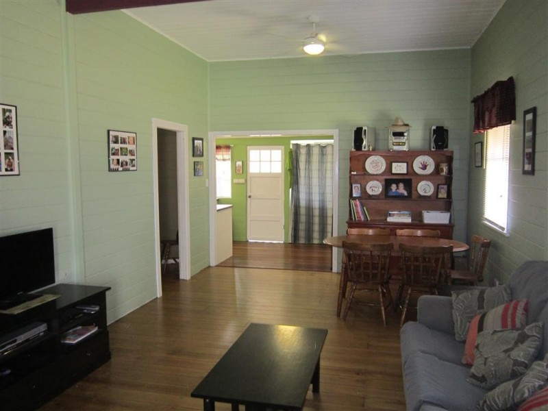 20 Earl Street, Stanwell QLD 4702