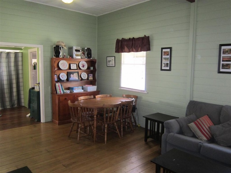 20 Earl Street, Stanwell QLD 4702