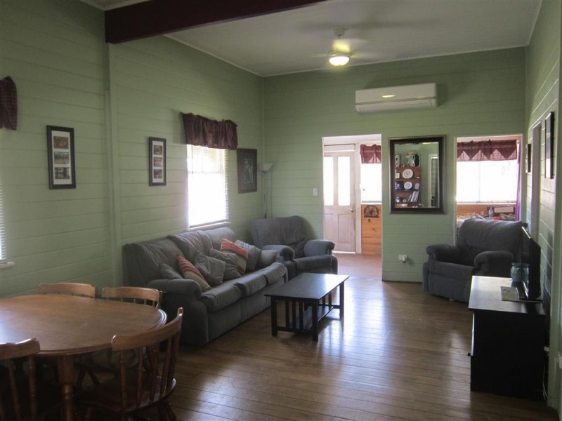 20 Earl Street, Stanwell QLD 4702