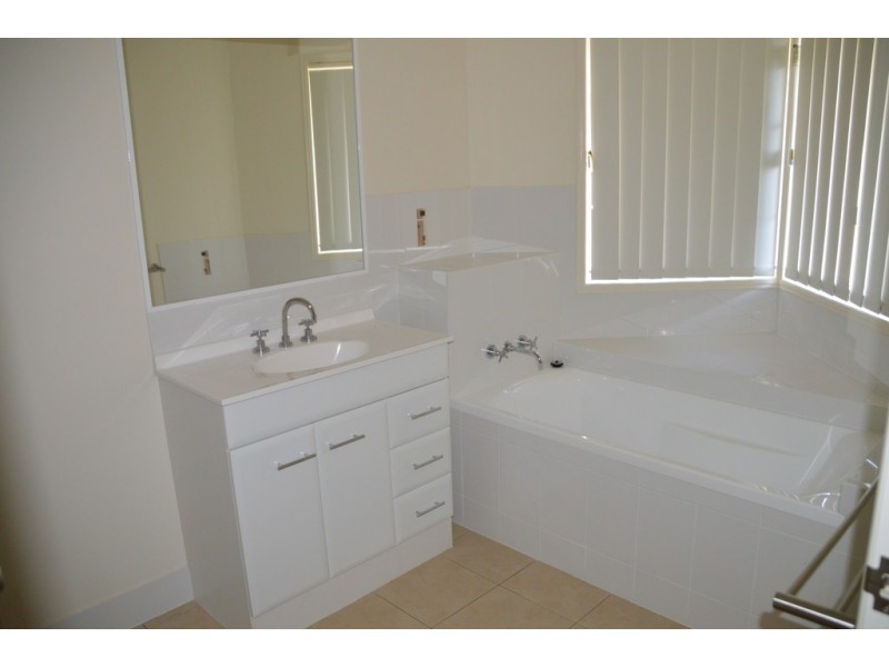 5 William Close, Gracemere QLD 4702