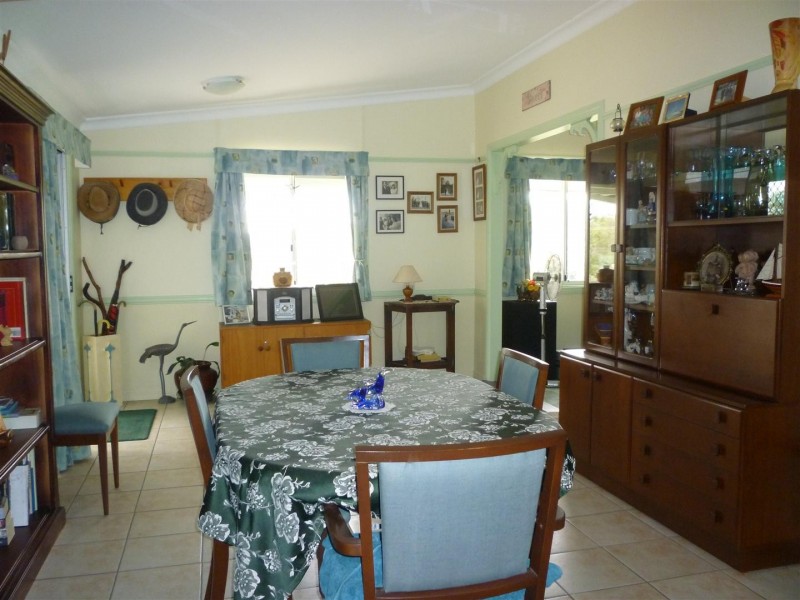 13 Neerkol Rd, Stanwell QLD 4702