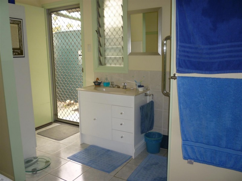 13 Neerkol Rd, Stanwell QLD 4702