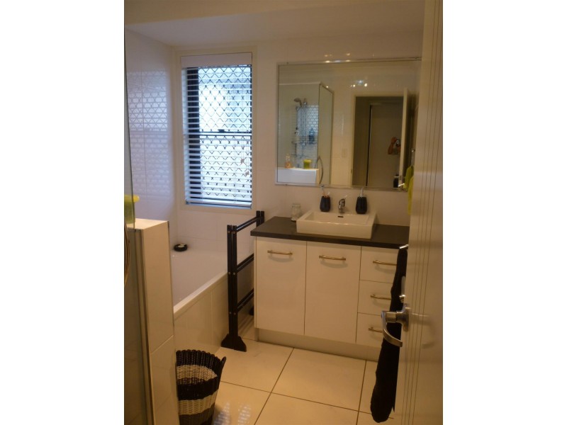 10 Pamela Court, Gracemere QLD 4702