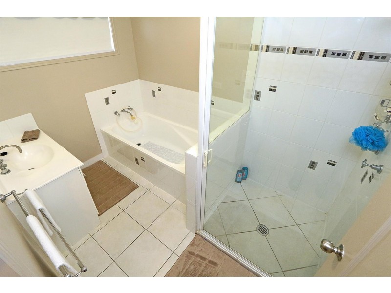 10 Seonaid Place, Gracemere QLD 4702