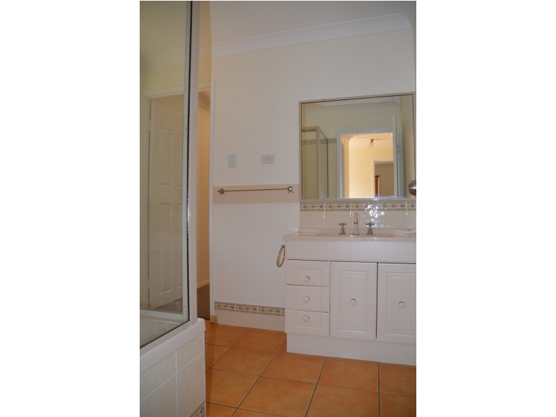 102 Donovan Crescent, Gracemere QLD 4702