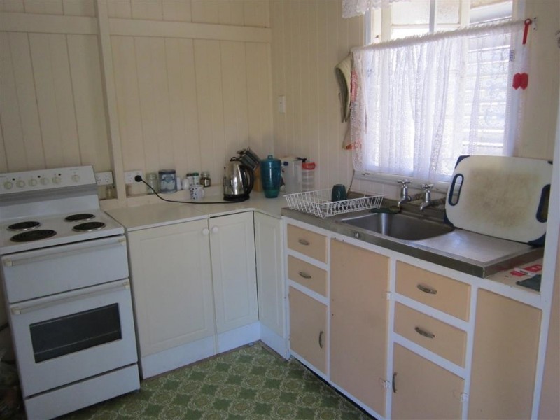 8 Chenery Street, Mount Morgan QLD 4714