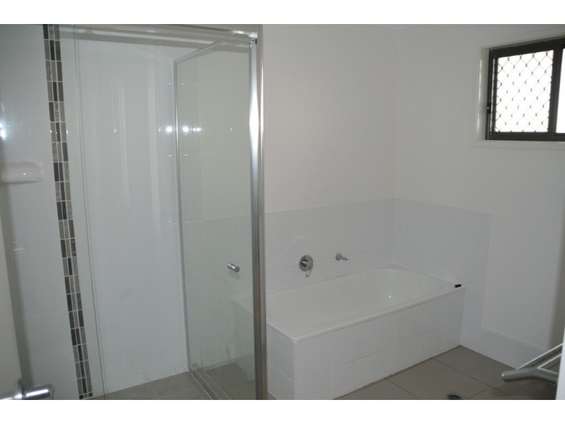 3 LONDON COURT, Gracemere QLD 4702