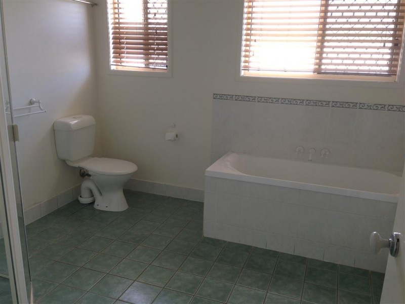 12 ZAMIA WAY, Gracemere QLD 4702