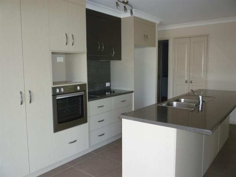 10 Thomas Street, Gracemere QLD 4702