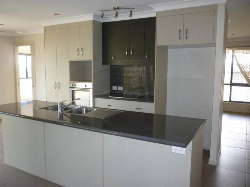 10 Thomas Street, Gracemere QLD 4702