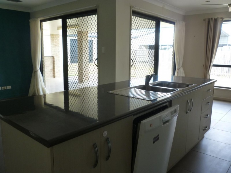 10 Thomas Street, Gracemere QLD 4702