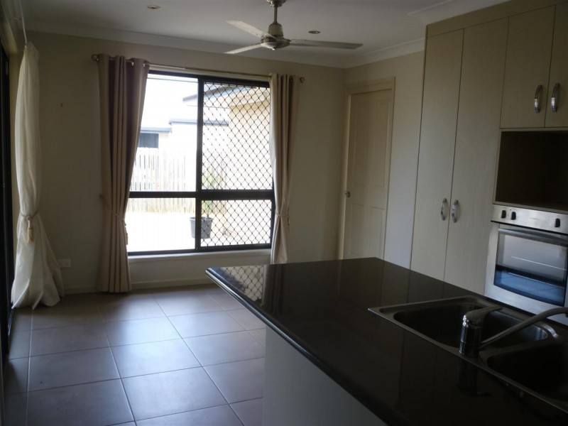 10 Thomas Street, Gracemere QLD 4702