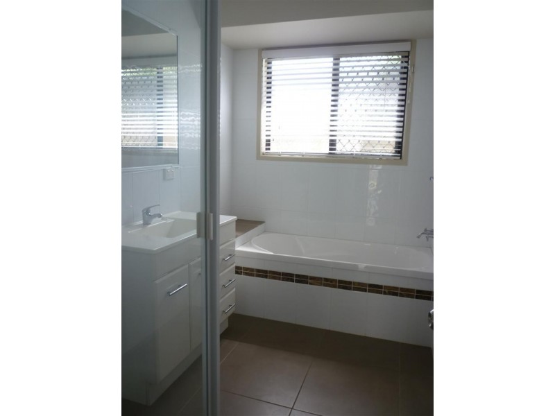 10 Thomas Street, Gracemere QLD 4702