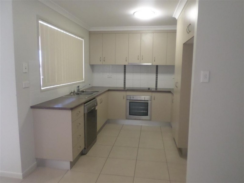 8 Tawarra Crescent, Gracemere QLD 4702