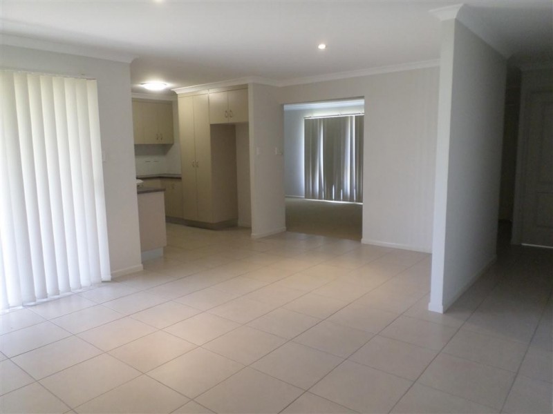 8 Tawarra Crescent, Gracemere QLD 4702