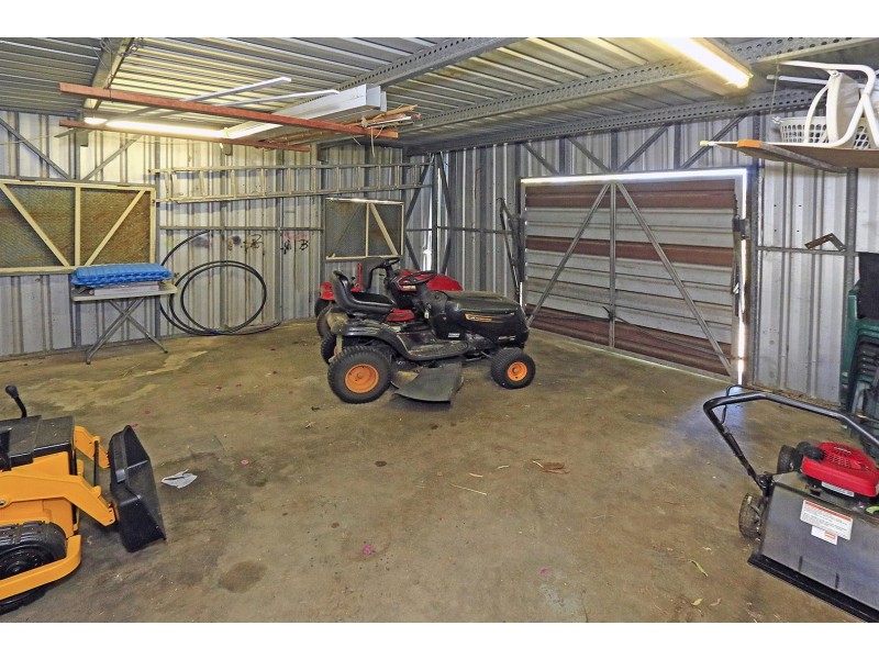 121 Neerkol Rd, Stanwell QLD 4702