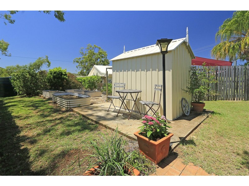 121 Neerkol Rd, Stanwell QLD 4702
