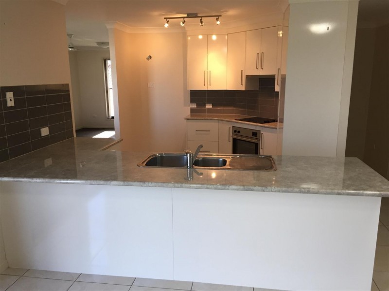 33 JAMIE CRESCENT, Gracemere QLD 4702
