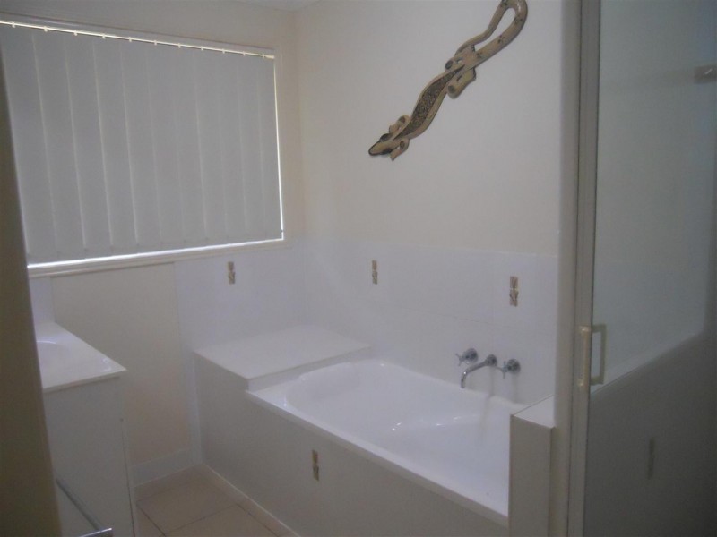 6 Riley Drive, Gracemere QLD 4702