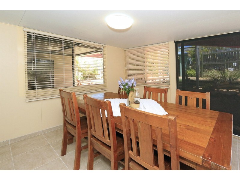 121 Neerkol Rd, Stanwell QLD 4702