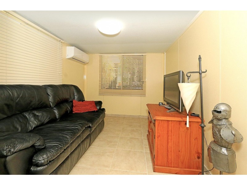 121 Neerkol Rd, Stanwell QLD 4702