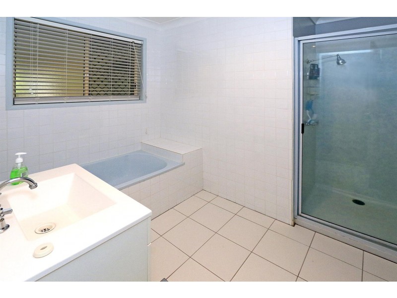 121 Neerkol Rd, Stanwell QLD 4702