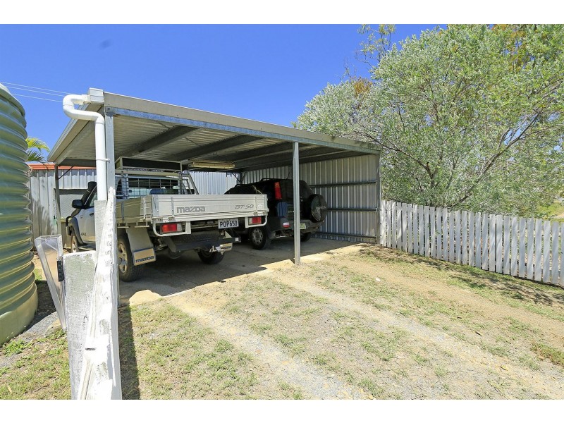 121 Neerkol Rd, Stanwell QLD 4702