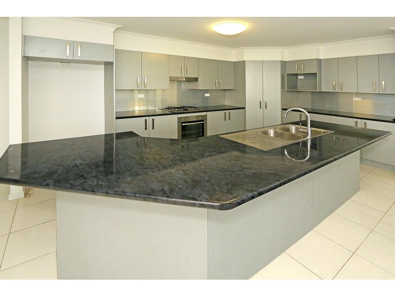 11 Gee Place, Gracemere QLD 4702