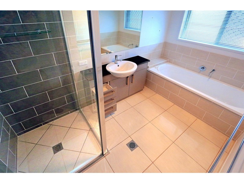 11 Gee Place, Gracemere QLD 4702