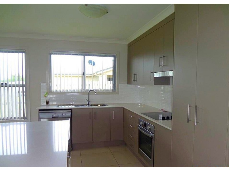 8 Owen Avenue, Gracemere QLD 4702
