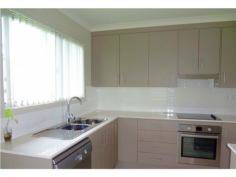 8 Owen Avenue, Gracemere QLD 4702