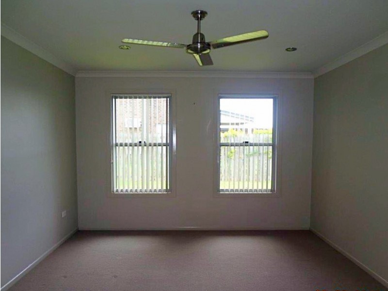 8 Owen Avenue, Gracemere QLD 4702