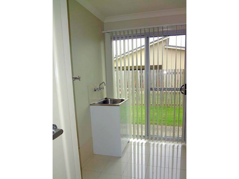 8 Owen Avenue, Gracemere QLD 4702