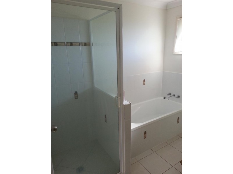 15 Rosella Drive, Gracemere QLD 4702