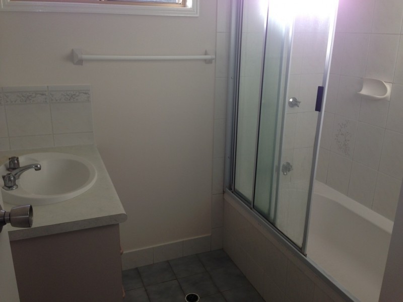 98 DONOVAN CRES, Gracemere QLD 4702