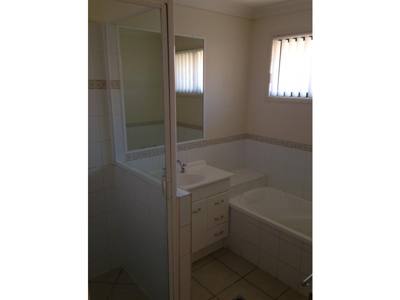 8 ZAMIA WAY, Gracemere QLD 4702