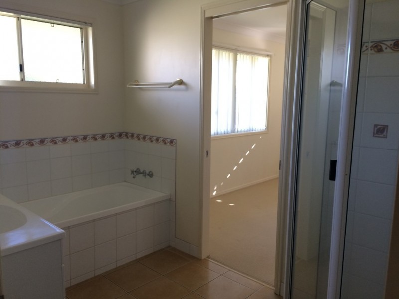 110 DONOVAN CRESCENT, Gracemere QLD 4702