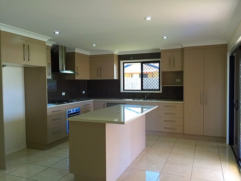 2 Thomas Street, Gracemere QLD 4702