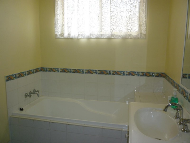 10 Poinciana Place, Gracemere QLD 4702