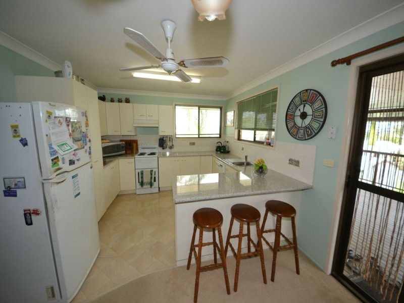 3 Clara Place, Gracemere QLD 4702