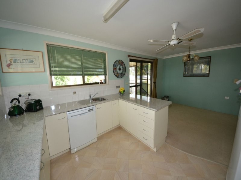 3 Clara Place, Gracemere QLD 4702