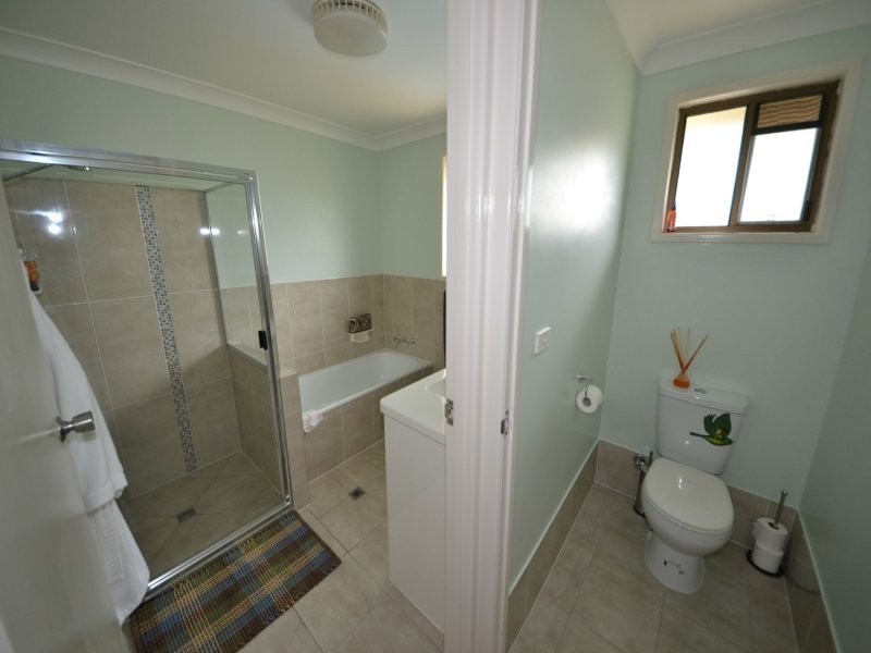 3 Clara Place, Gracemere QLD 4702