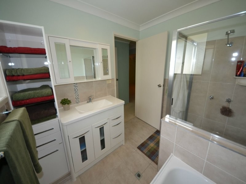 3 Clara Place, Gracemere QLD 4702