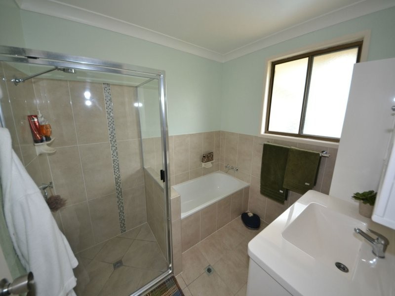 3 Clara Place, Gracemere QLD 4702