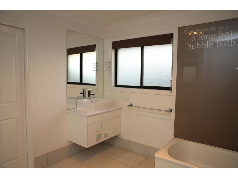11 Jamie Crescent, Gracemere QLD 4702