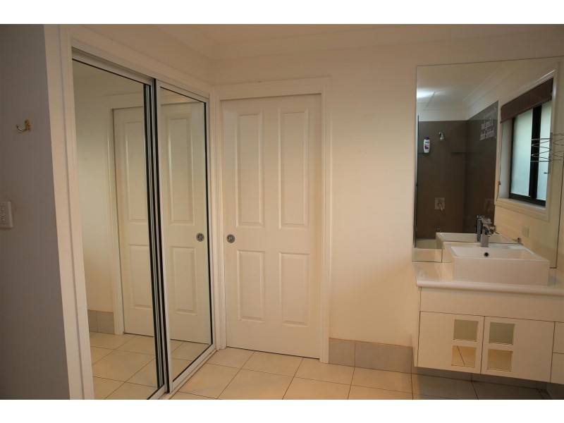 11 Jamie Crescent, Gracemere QLD 4702