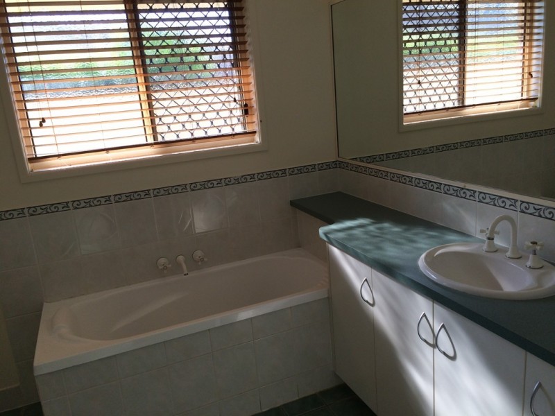 12 Zamia Way, Gracemere QLD 4702